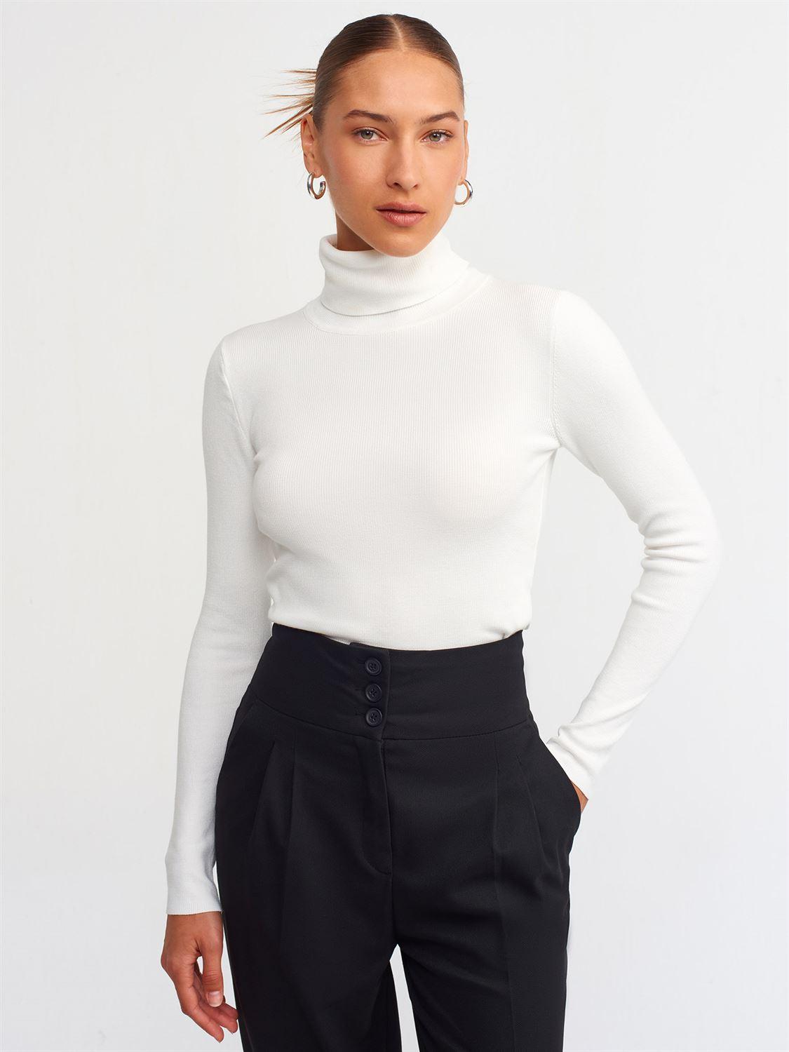 10225 Turtleneck Sweater