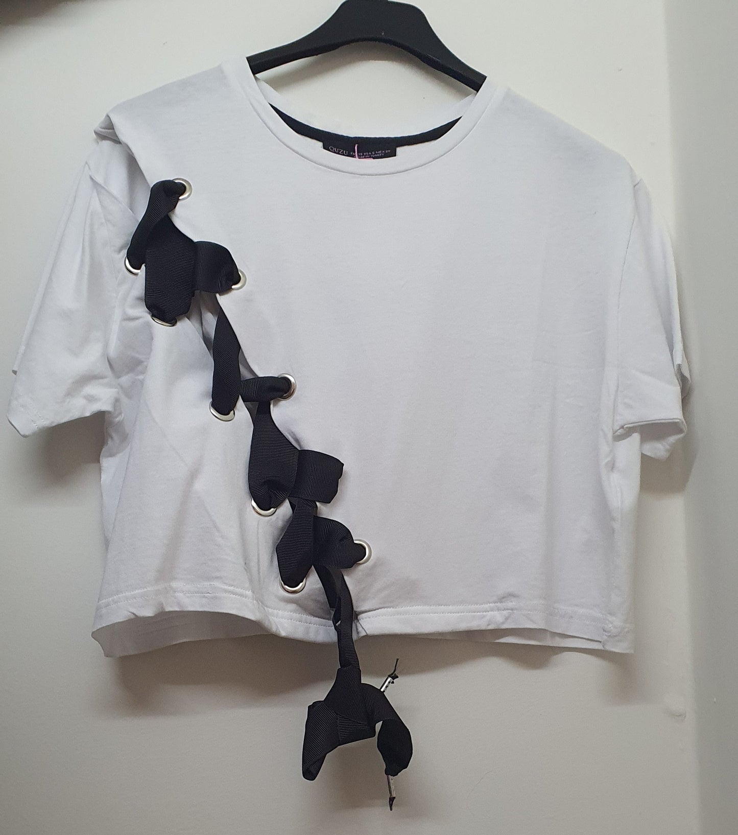 180140 White crop with black Scheduling