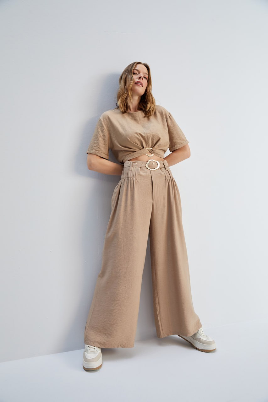 16057 Front Buckle trousers