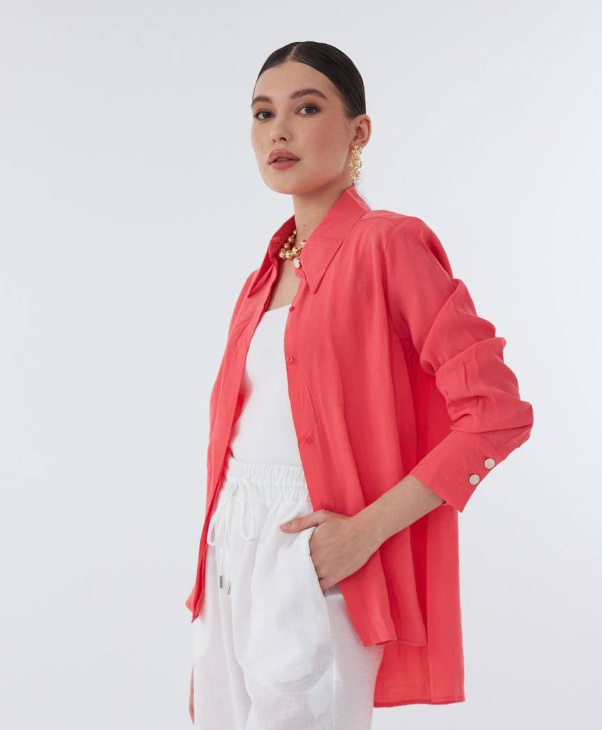 33123 Button-down shirt with buttons on the hand