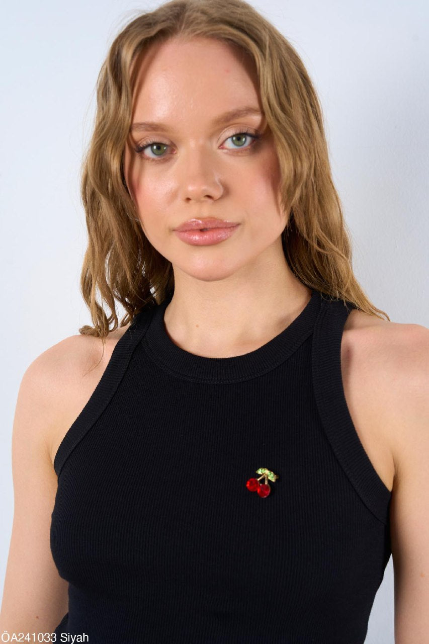 241033 Brotel with cherry brooch