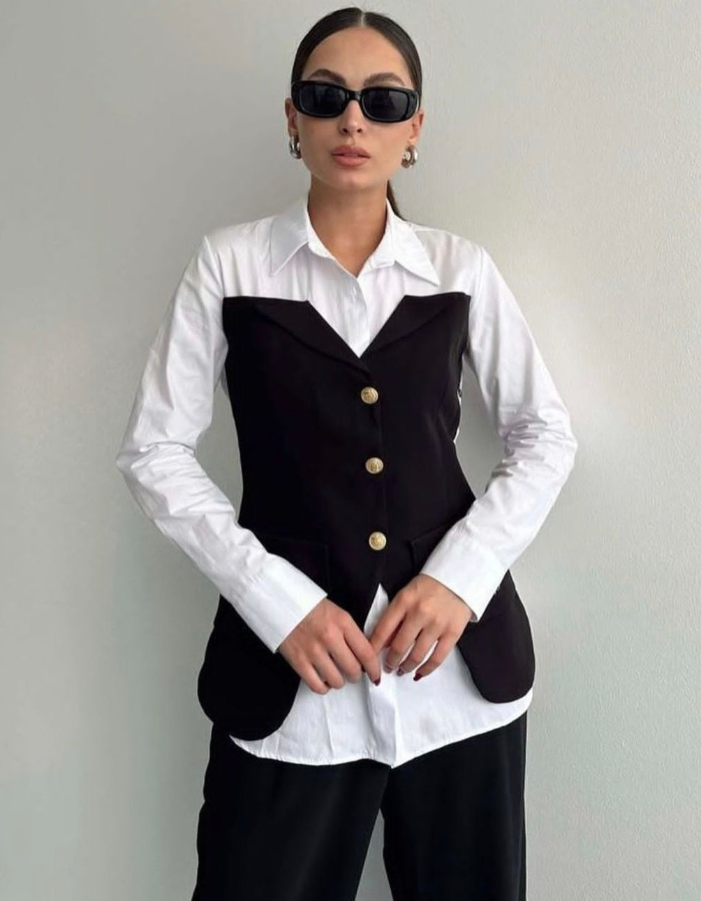 34169 White Shirt With Button Detail Vest