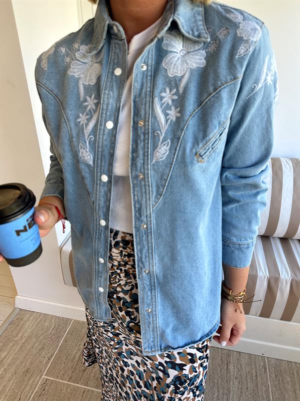 23291 Denim jeans with embroidery