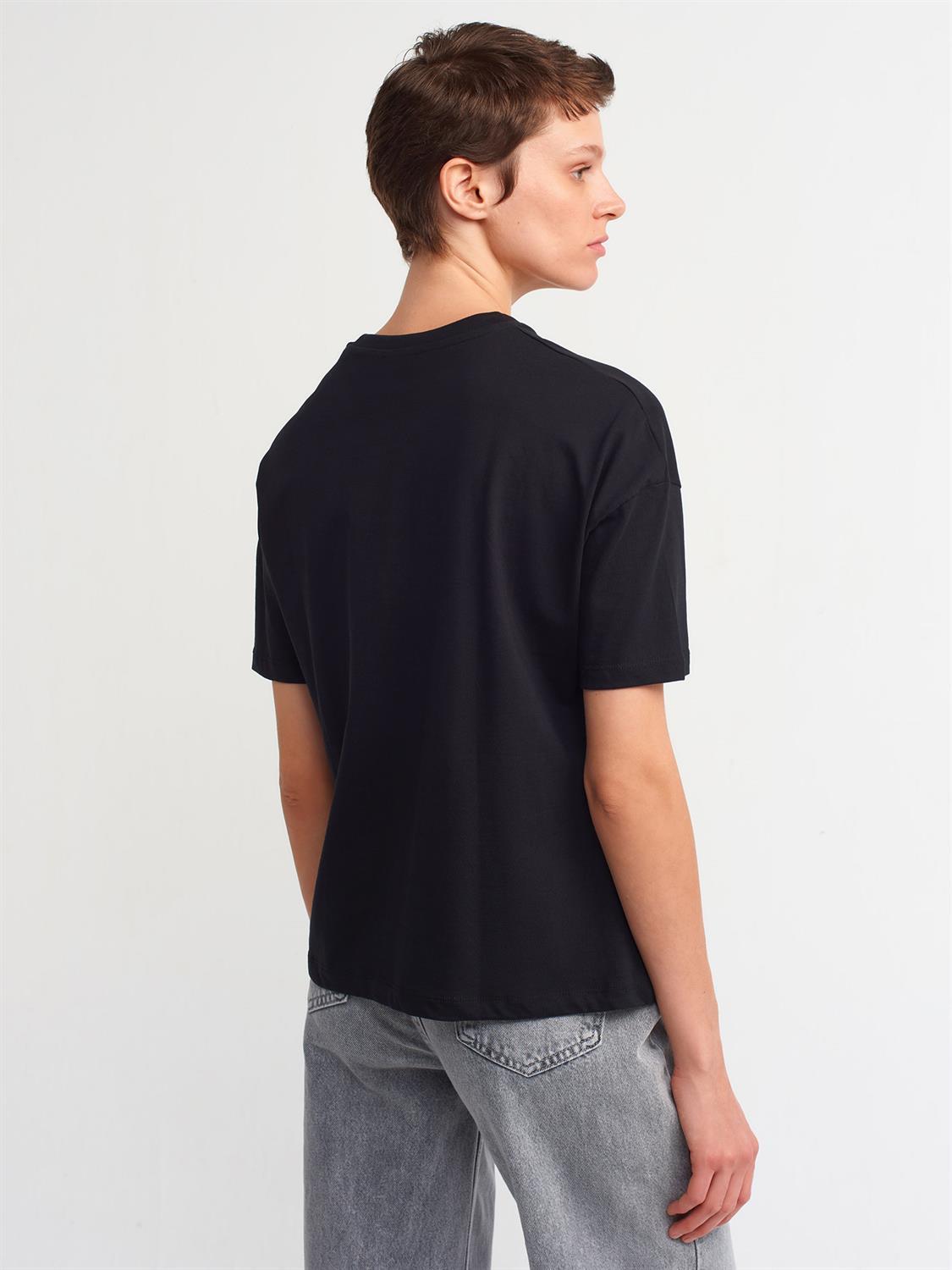 3683 Basic T-Shirt
