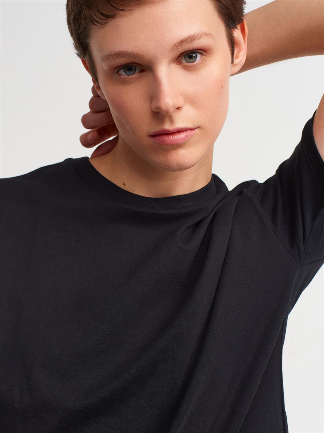 3683 Basic T-Shirt