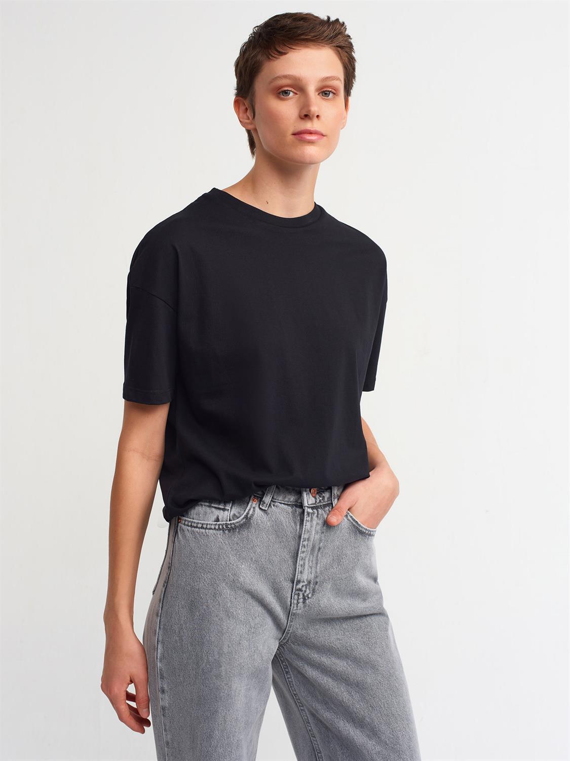 3683 Basic T-Shirt