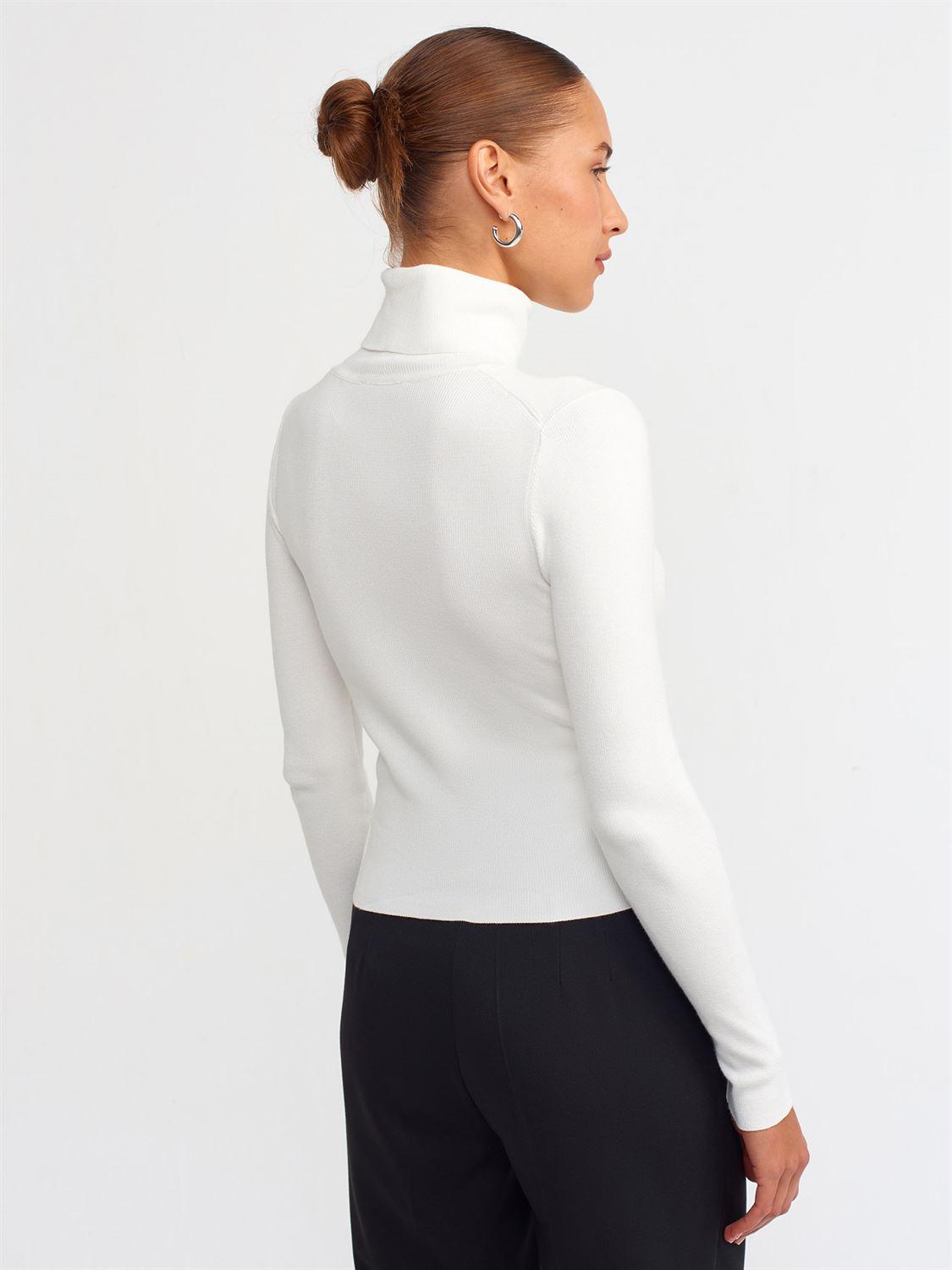 10225 Turtleneck Sweater
