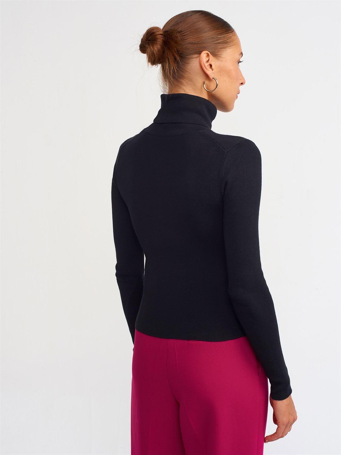 10225 Turtleneck Sweater