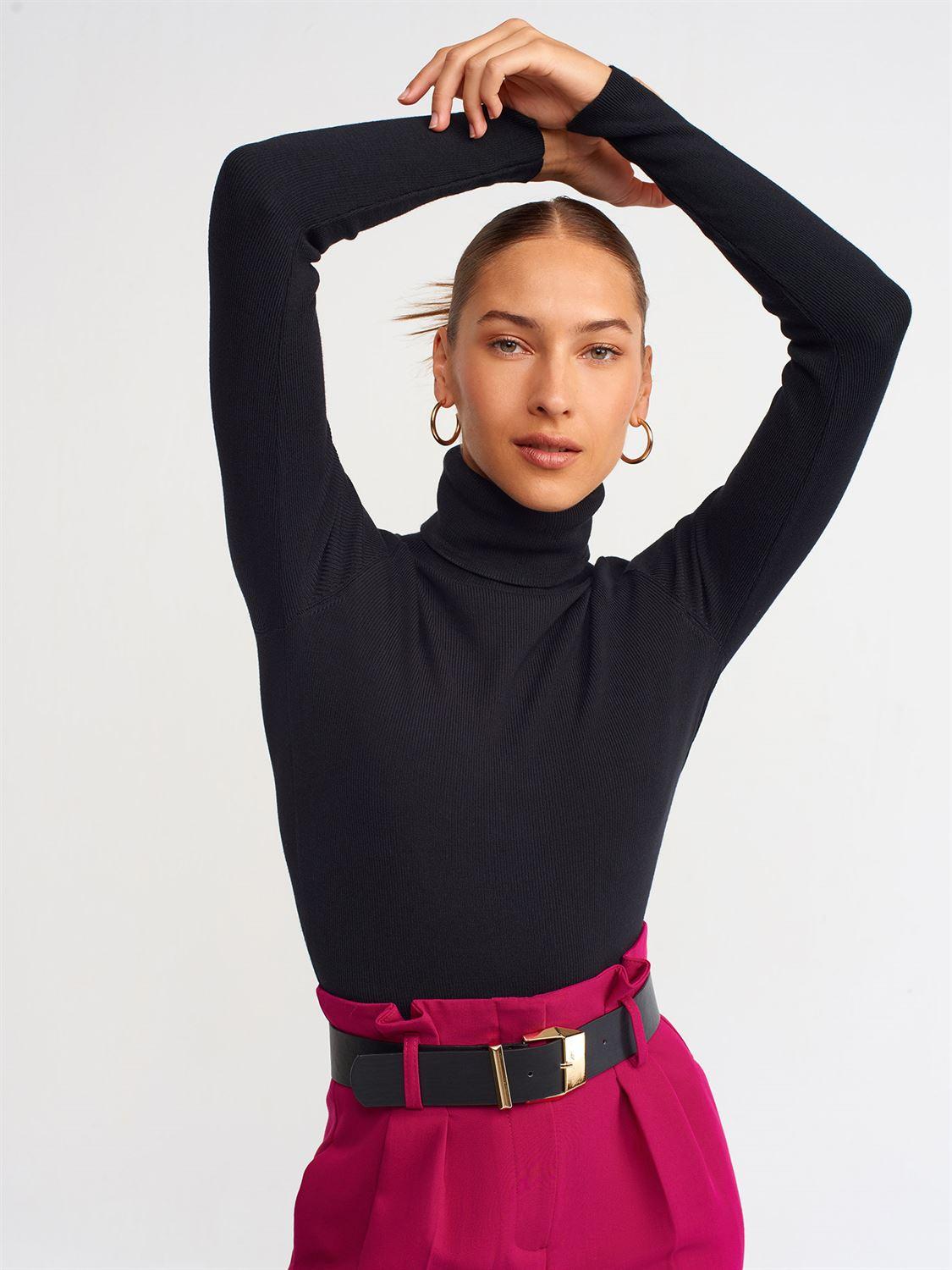 10225 Turtleneck Sweater