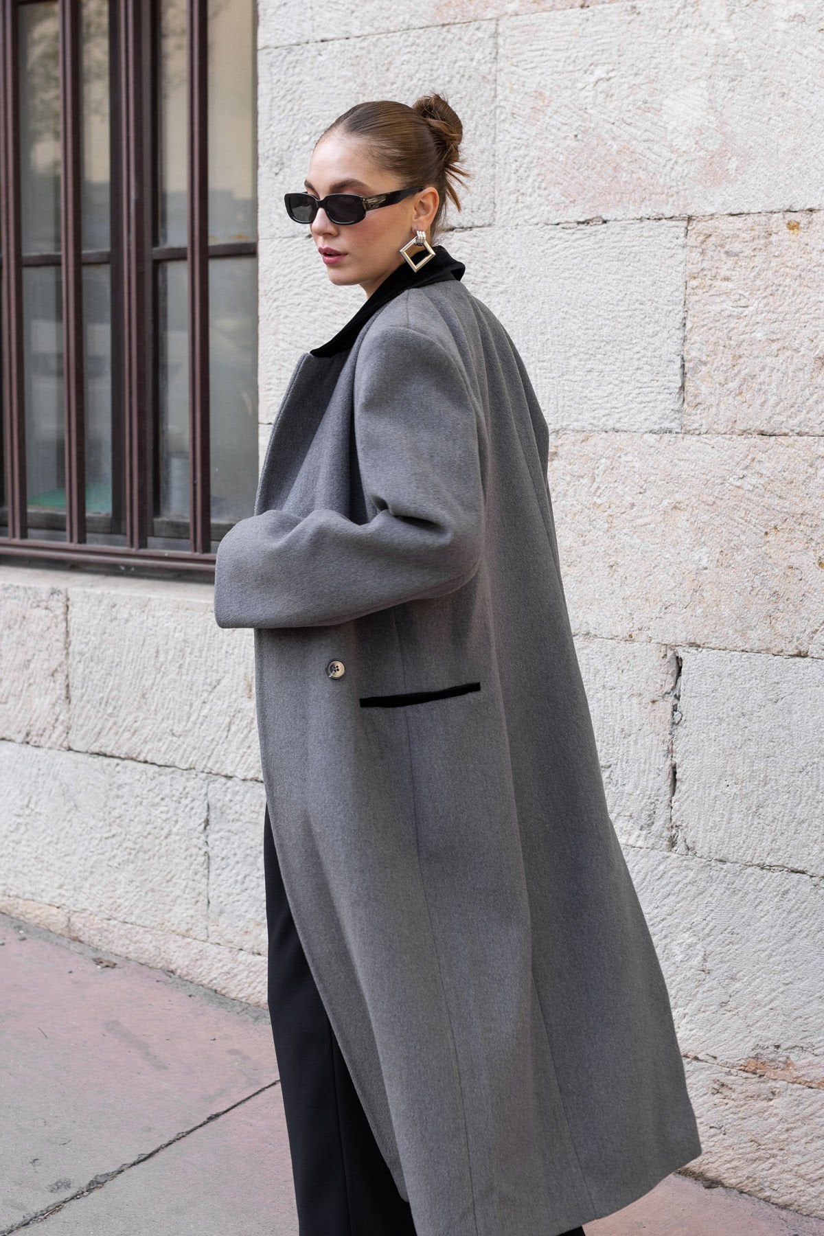 24k44291 Gray Velvet Collar Button Detailed Cashew Coat