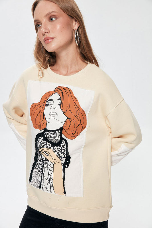 17762Patch Detailed Printed Sweatshirt Beige