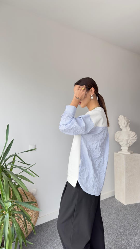 23744 sweatshirt with shirt details