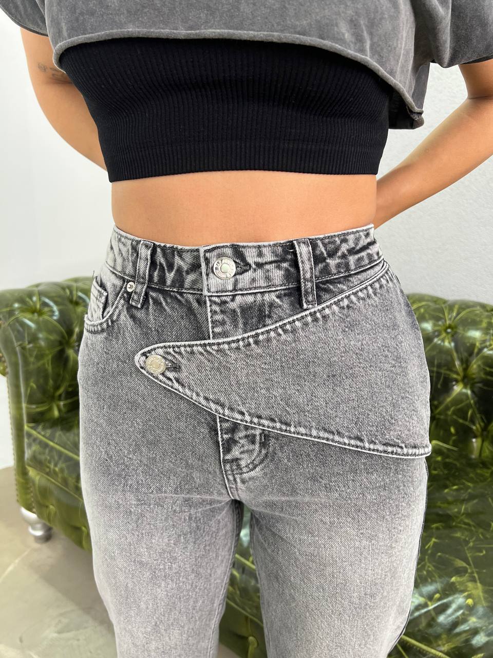 2817 straight leg jeans