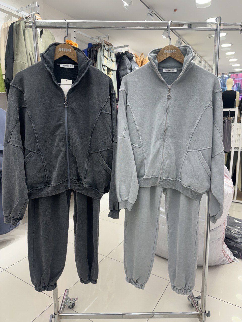 tracksuit with zipper