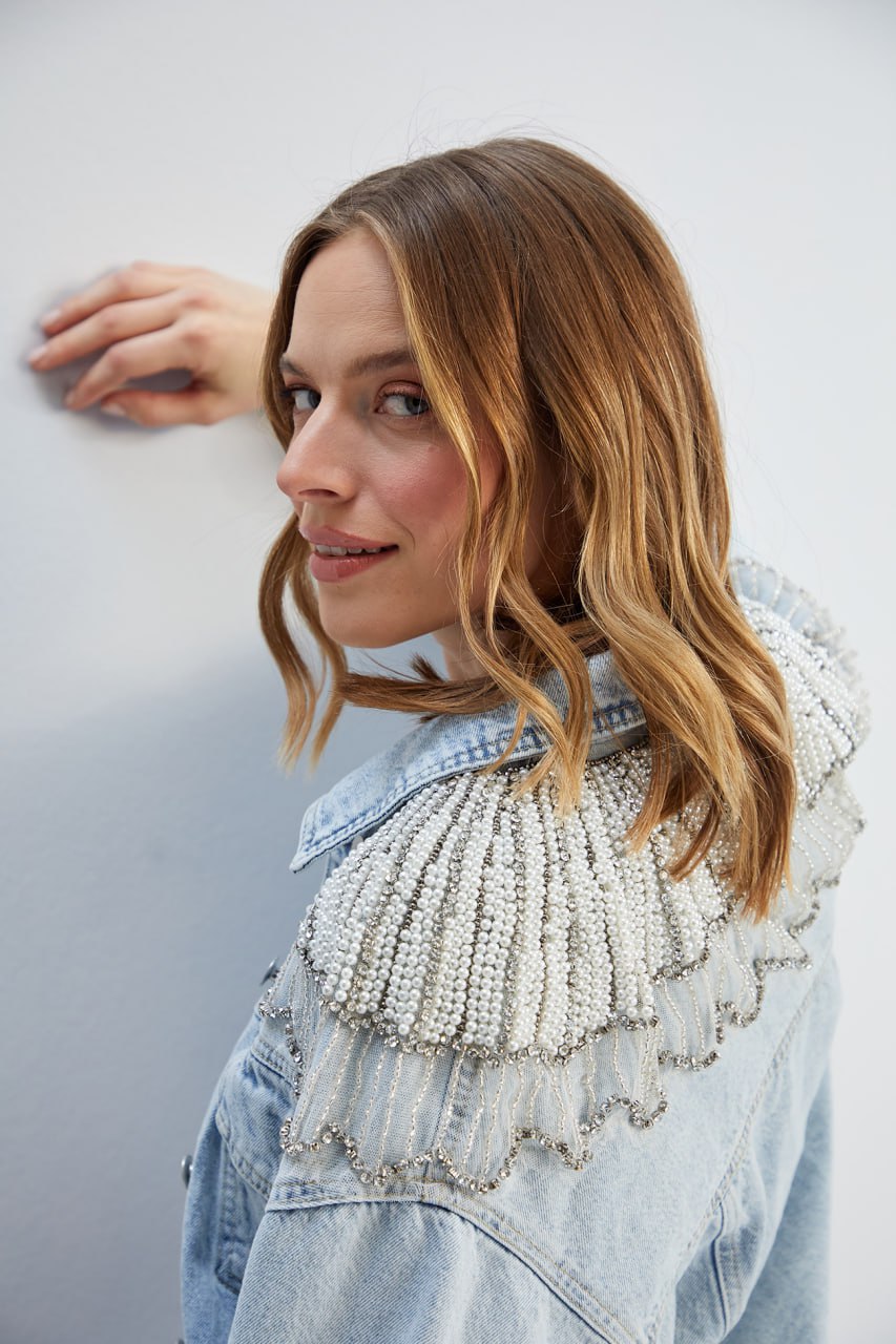 16048 Denim jacket with pearls design