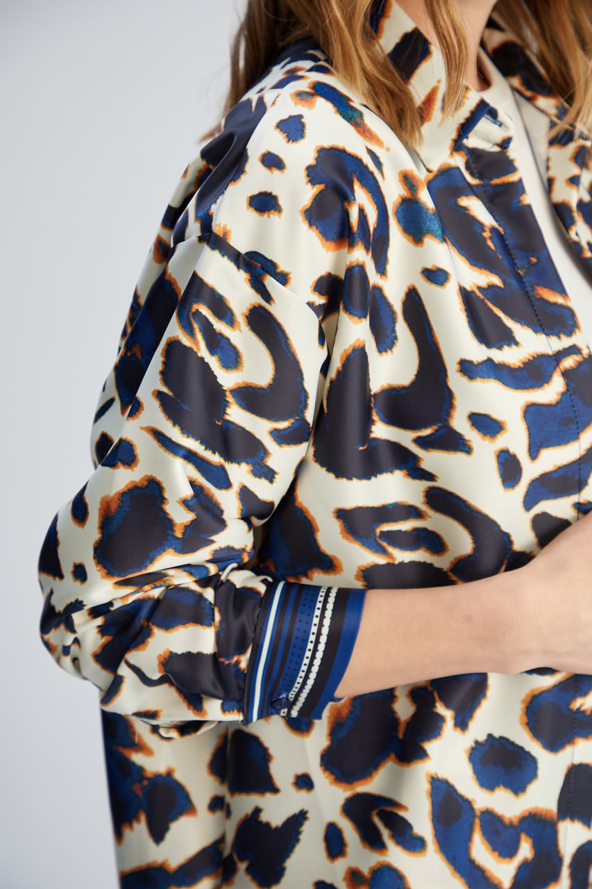 16095 Animal print Satin shirt