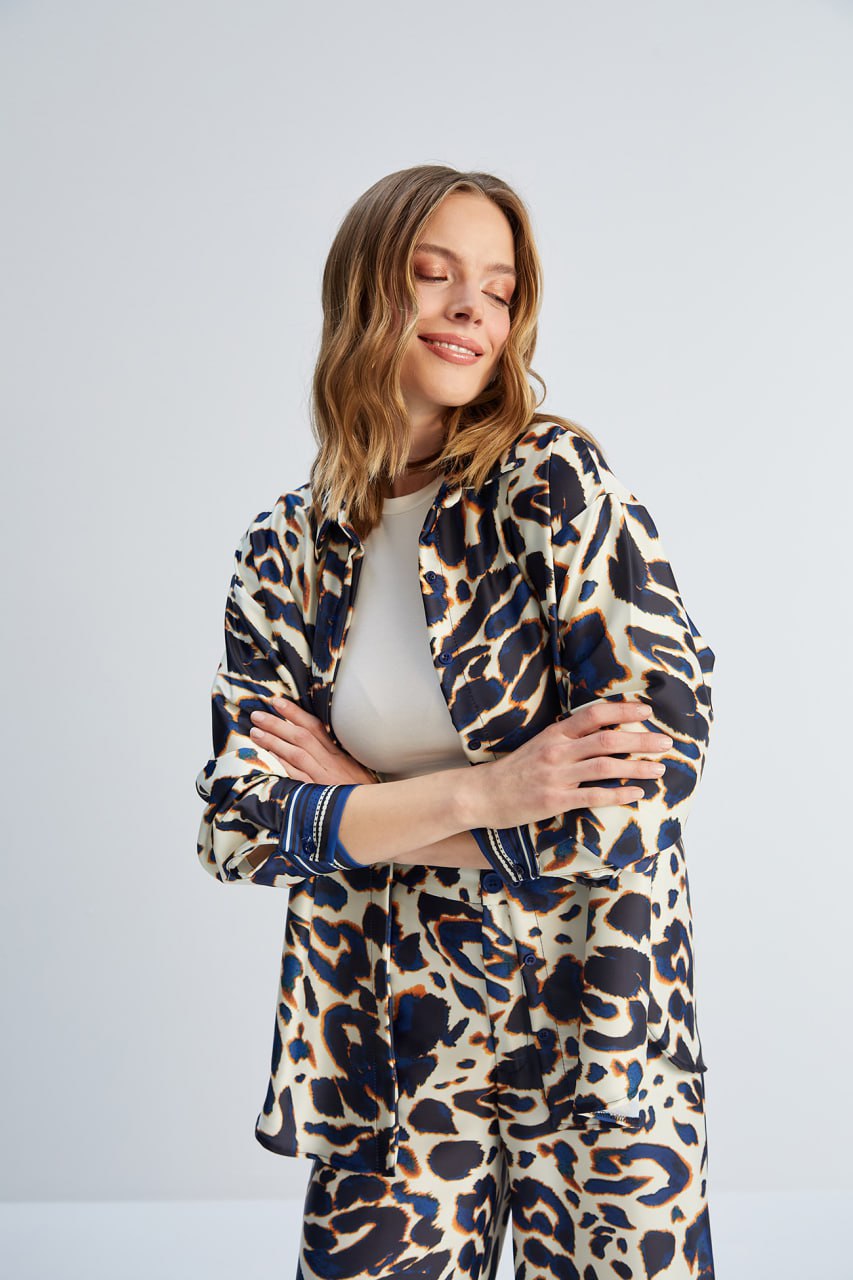 16095 Animal print Satin shirt