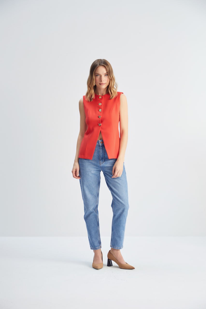 16067 Vest with gold buttons