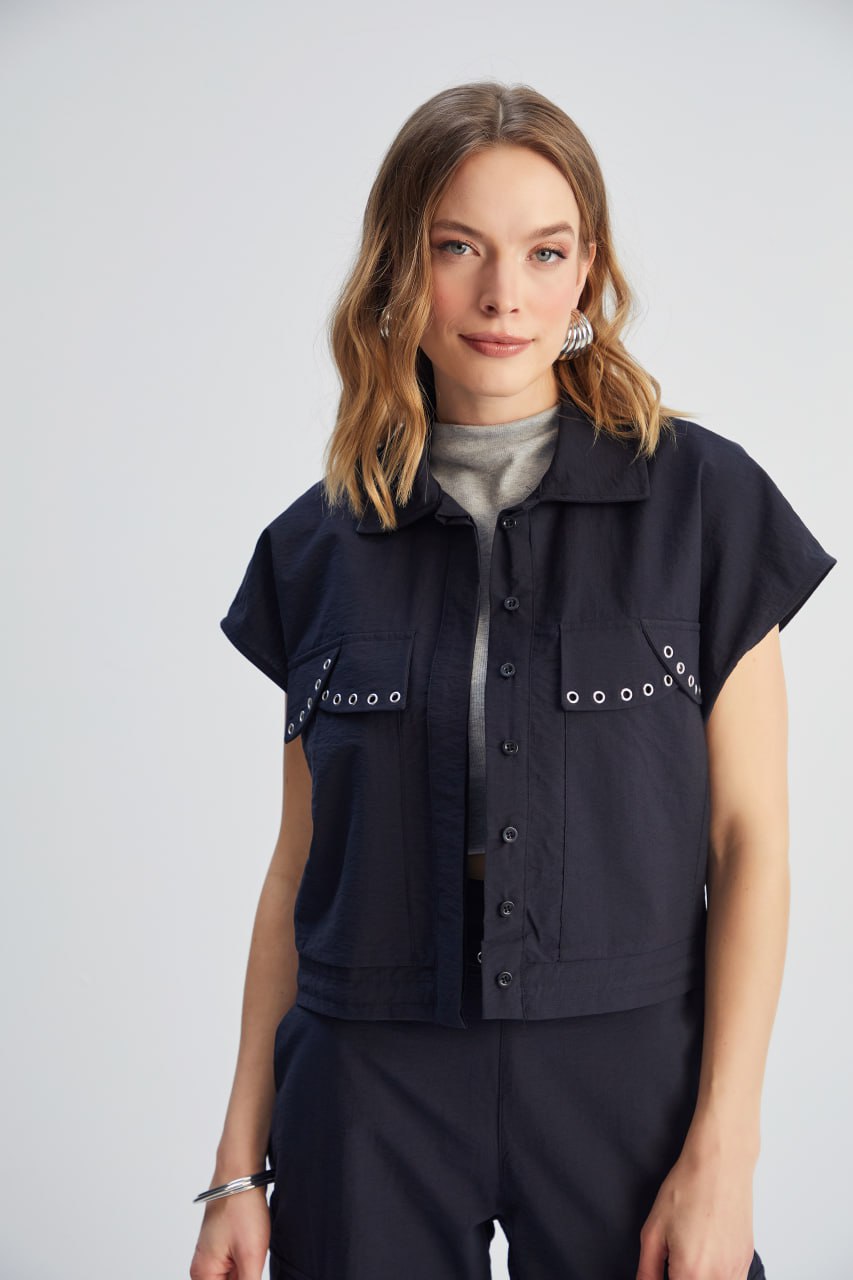 16006 Shirt with snap pocket