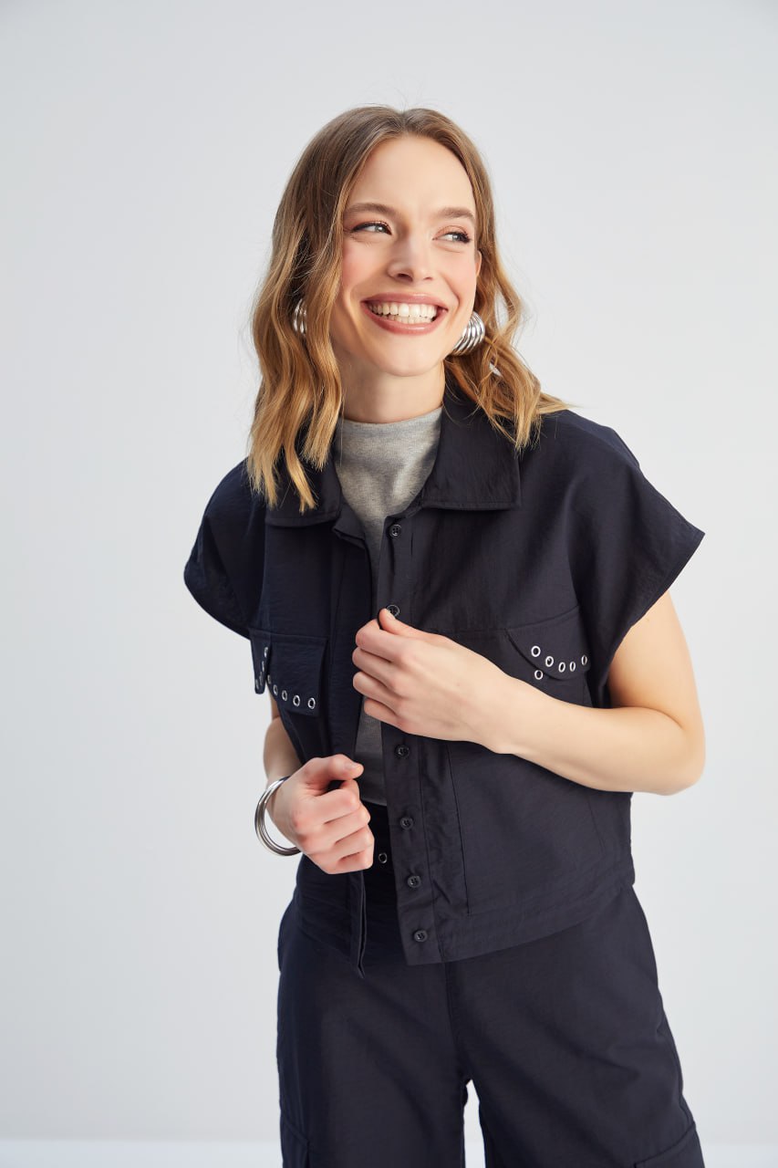 16006 Shirt with snap pocket