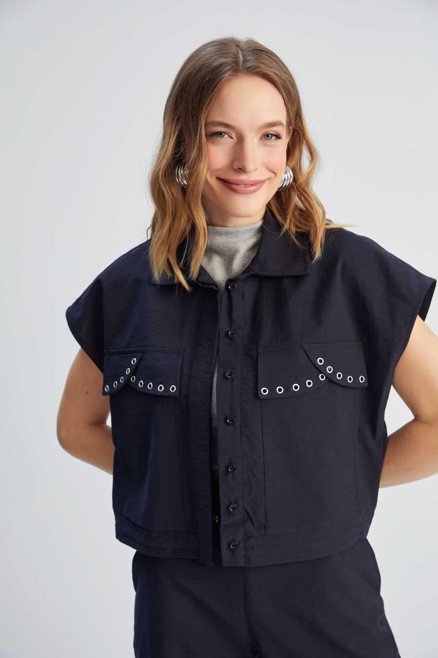 16006 Shirt with snap pocket