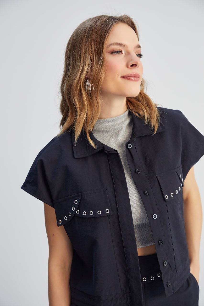 16006 Shirt with snap pocket