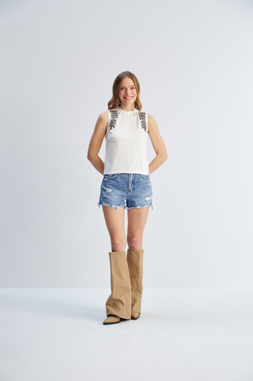 16037 Basic top with strass pattern