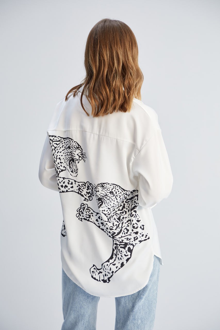 16012 Shirt with tiger print