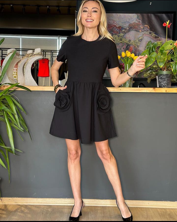 12239 Short Sleeve Dress With Two Flouwers