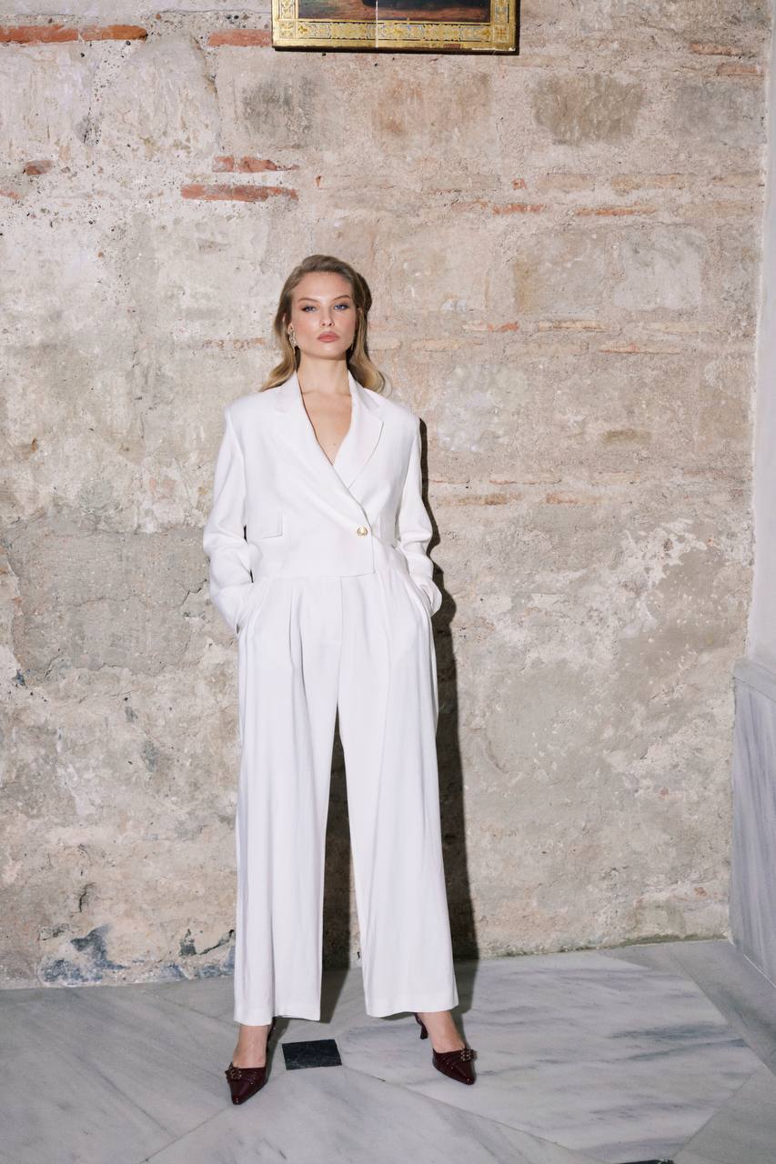 5369 Short White Blazer With Pants