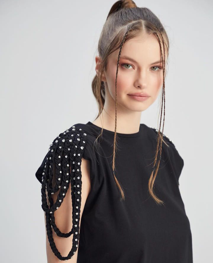 16077 Shirt with braids and shoulder straps