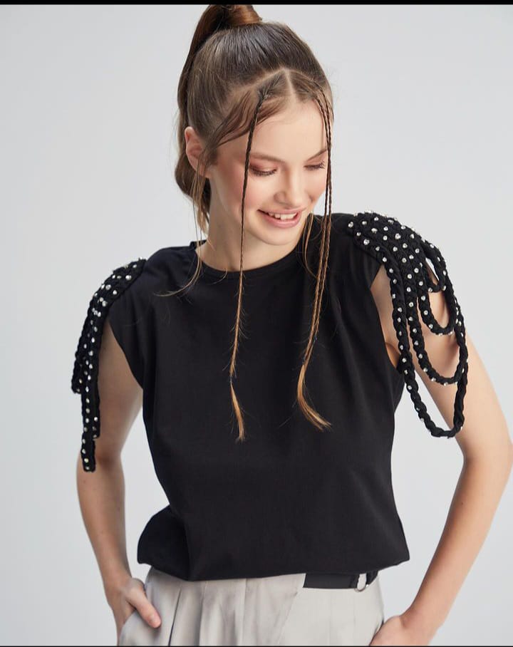 16077 Shirt with braids and shoulder straps
