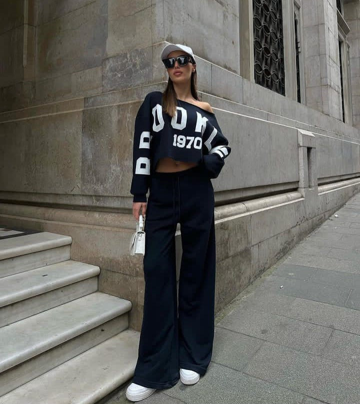 98611 Tracksuit With Cropped Shirt