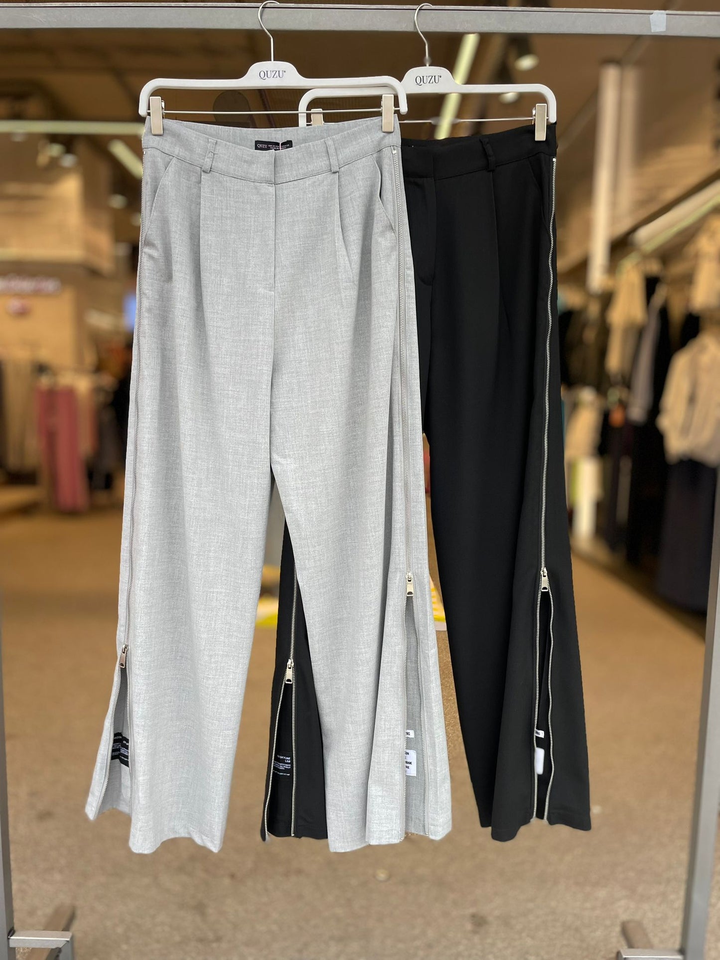 71237 Black pants with zipper on the sides