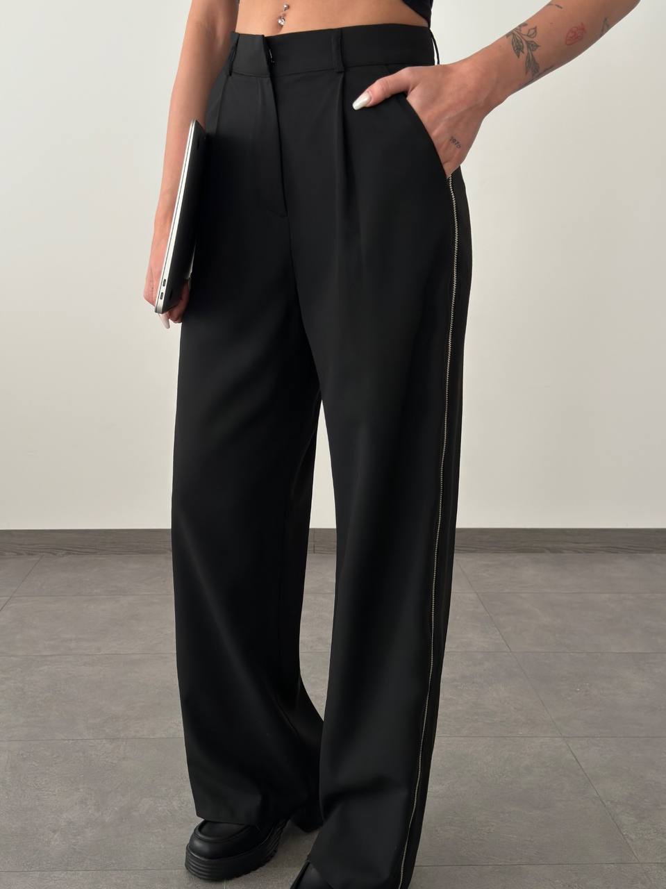 71237 Black pants with zipper on the sides