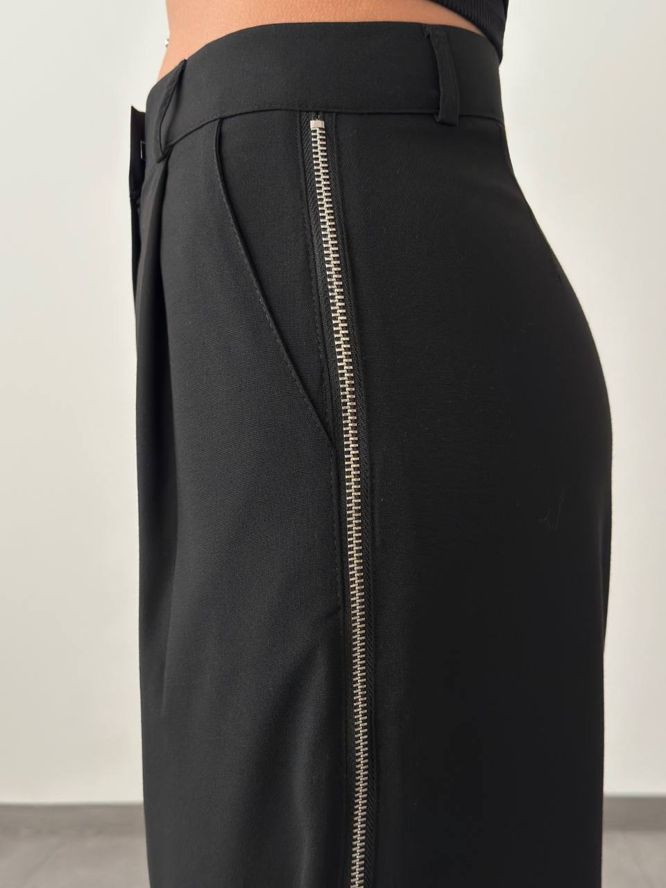 71237 Black pants with zipper on the sides