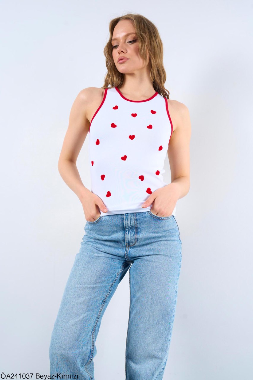 241037 Brotel with heart detail
