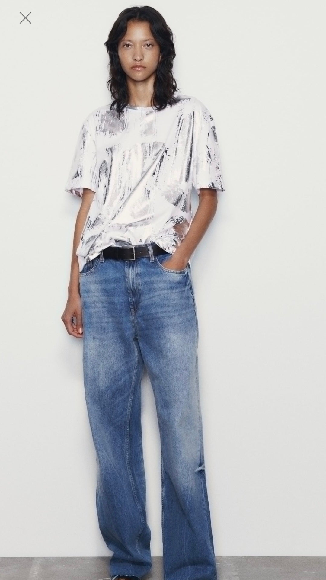 180176 white tshirt with silver details