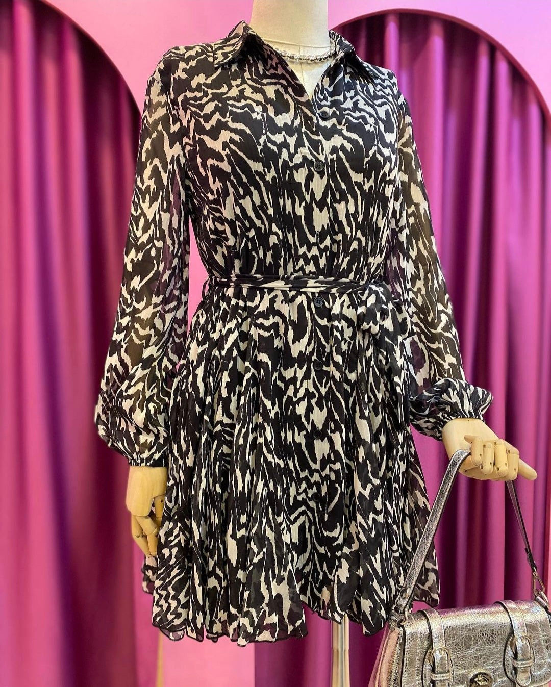 31973 Black Detailed Dress