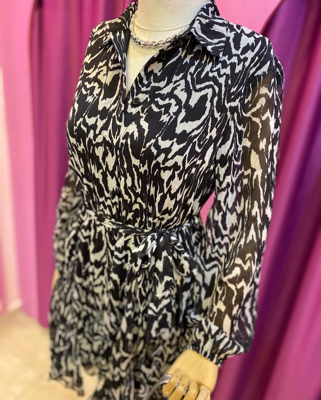 31973 Black Detailed Dress