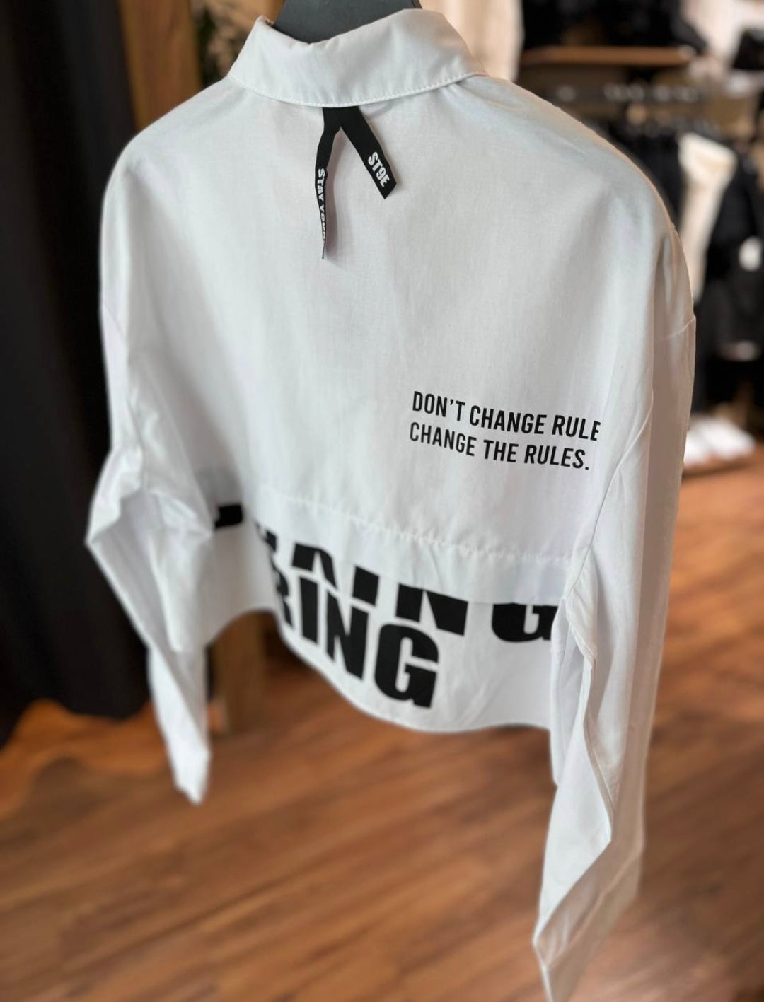 11686 white Shirt With Label Detail