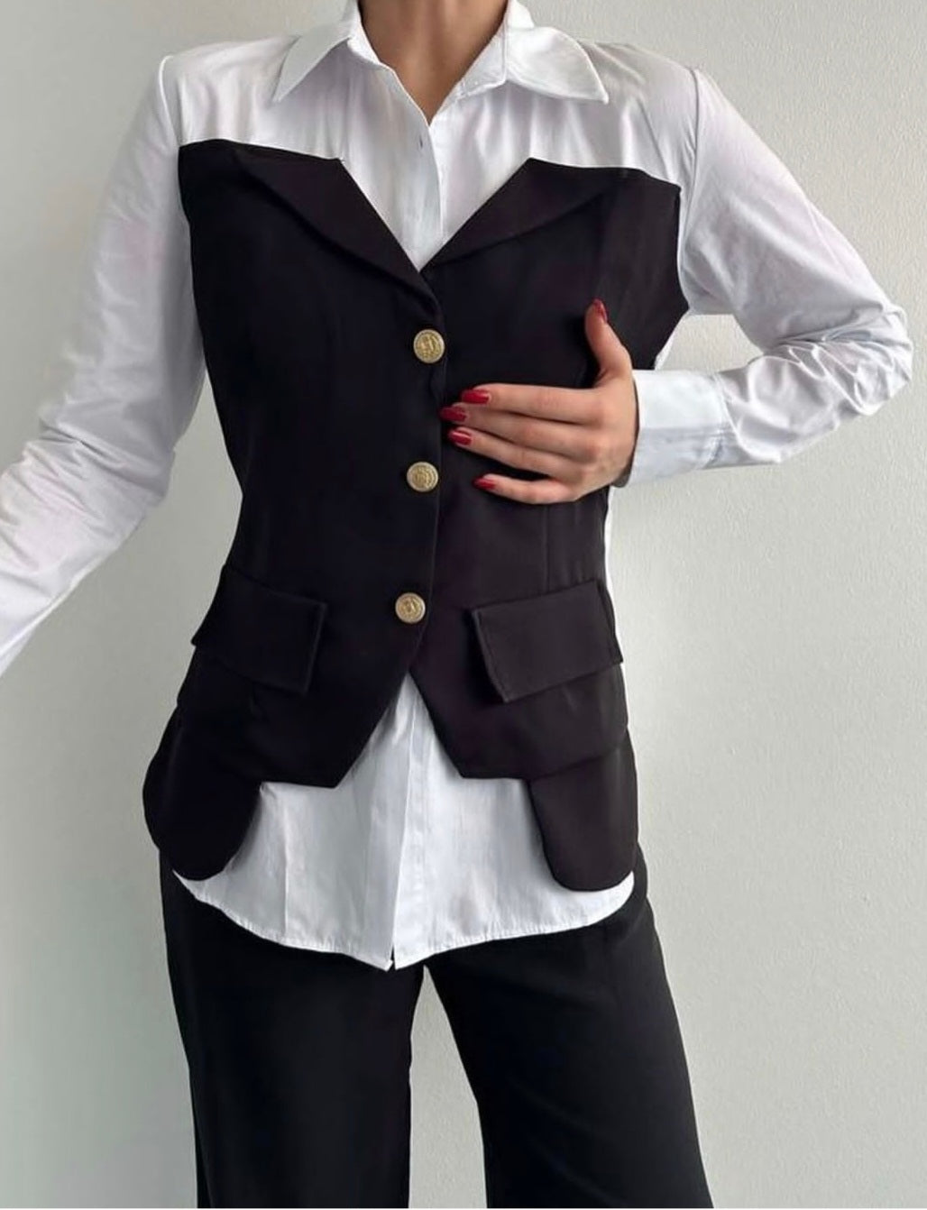 34169 White Shirt With Button Detail Vest