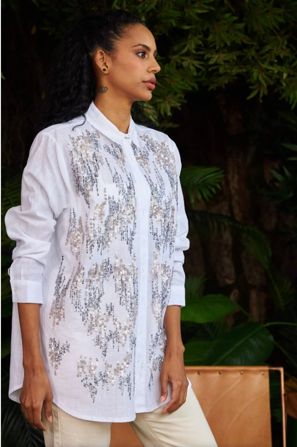 32374 oversize shirt with embroidery Silver design