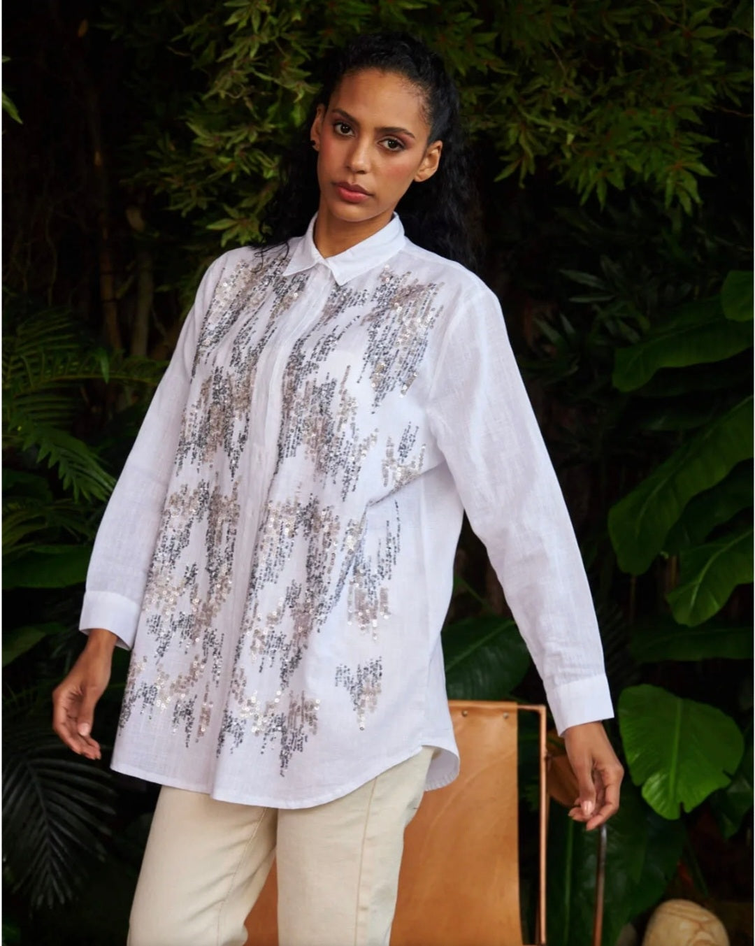 32374 oversize shirt with embroidery Silver design
