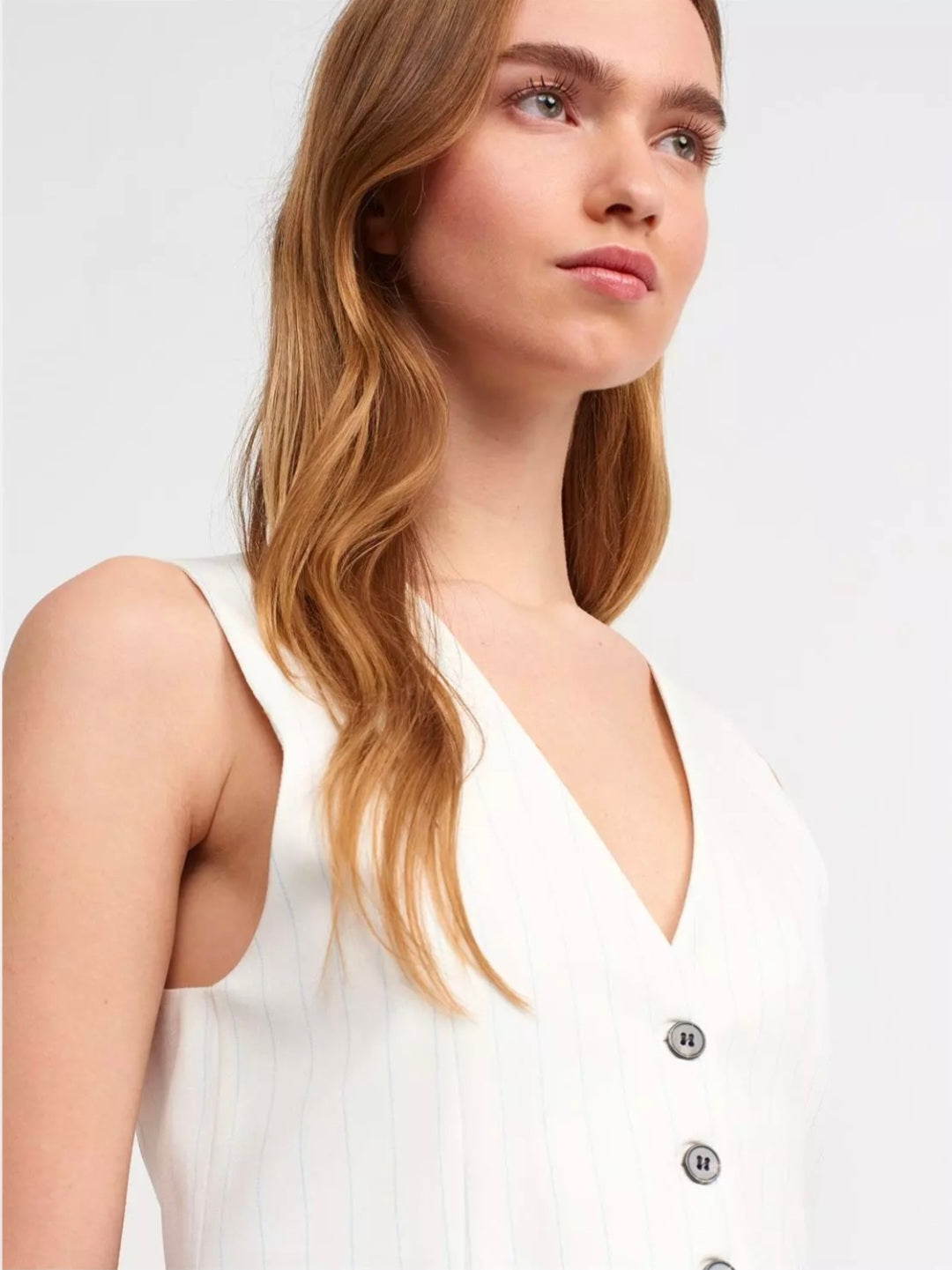 60533 white vest with black lines