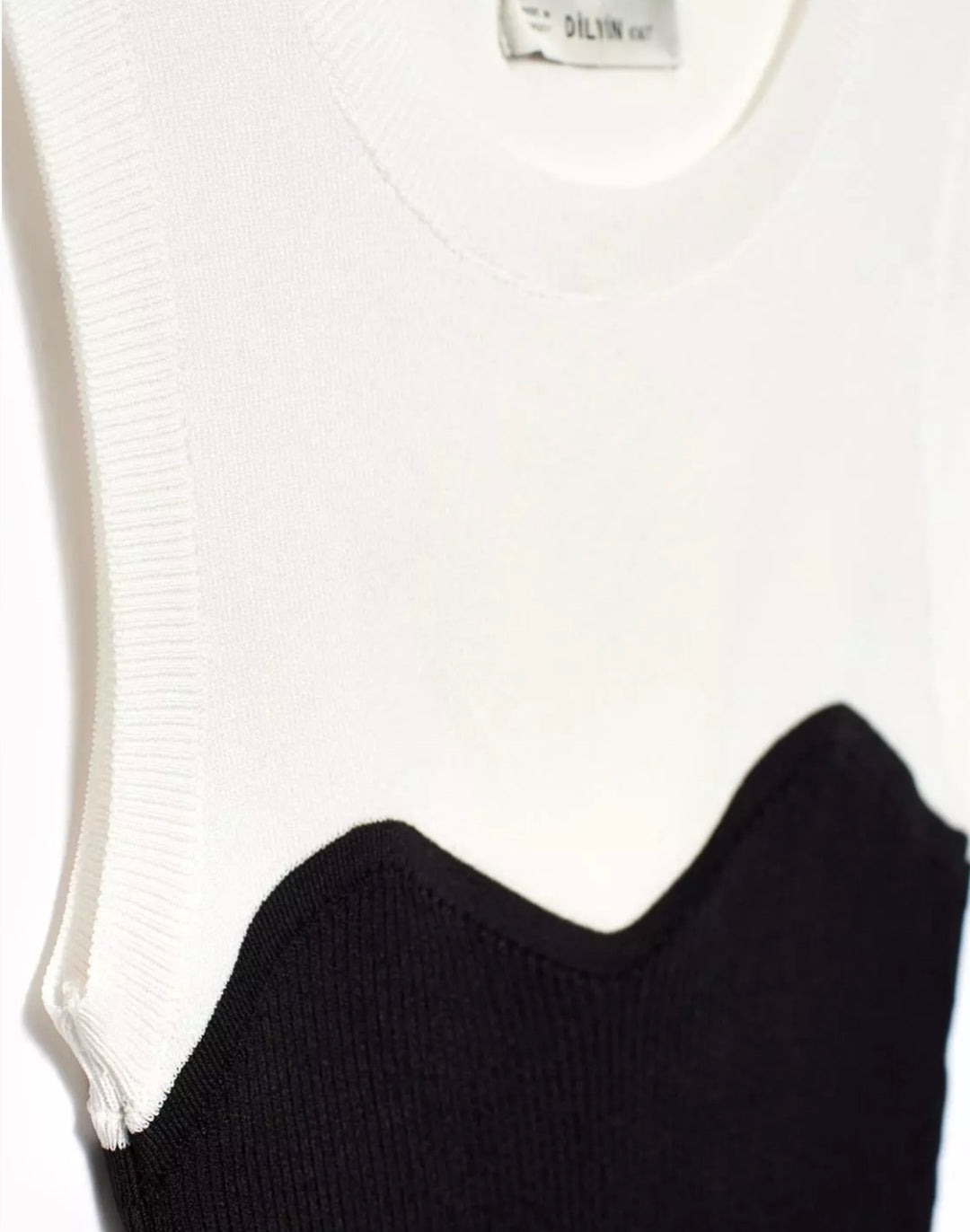2647 Crew Neck Sleeveless Undershirt