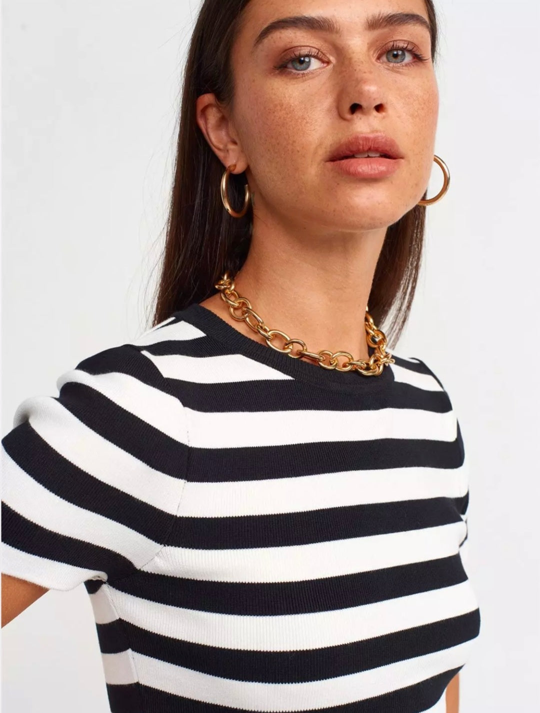 10398 Crew Neck Striped Short Sleeve Crop Sweater
