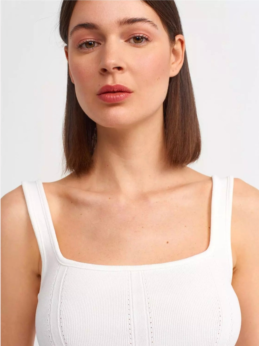1019 Back Zipper Tank Top