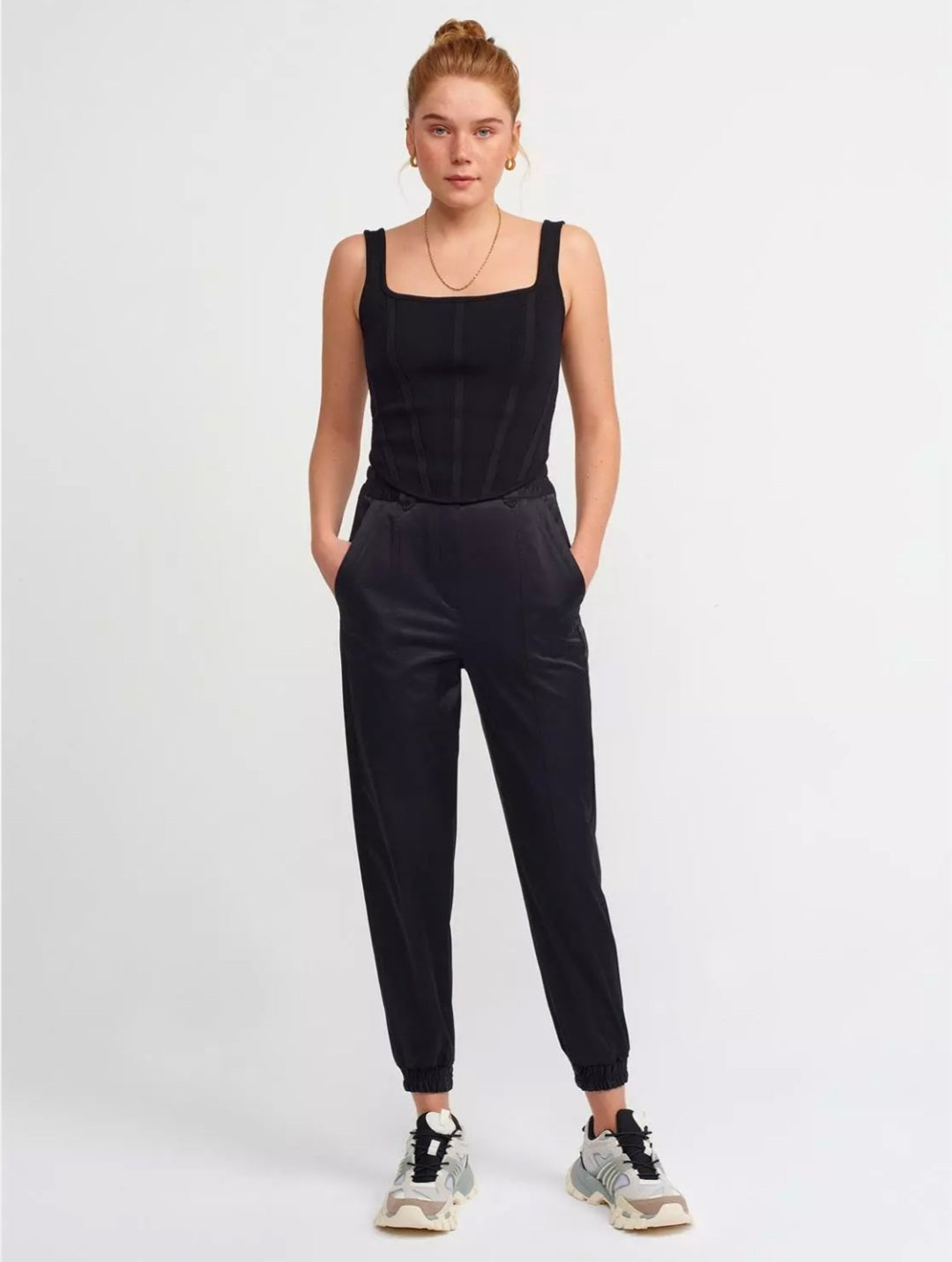 1019 Back Zipper Tank Top