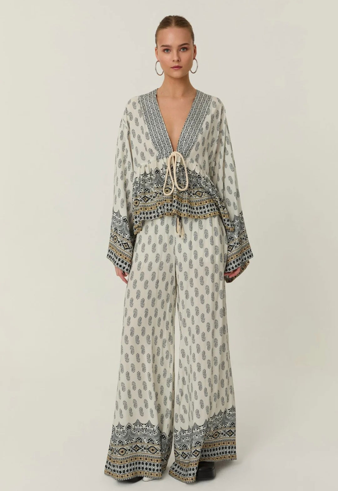 51389 V-Neck Patterned Light Jacket
